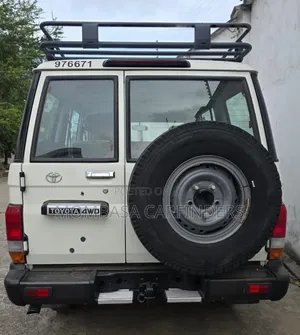 Toyota Land Cruiser 2021 White