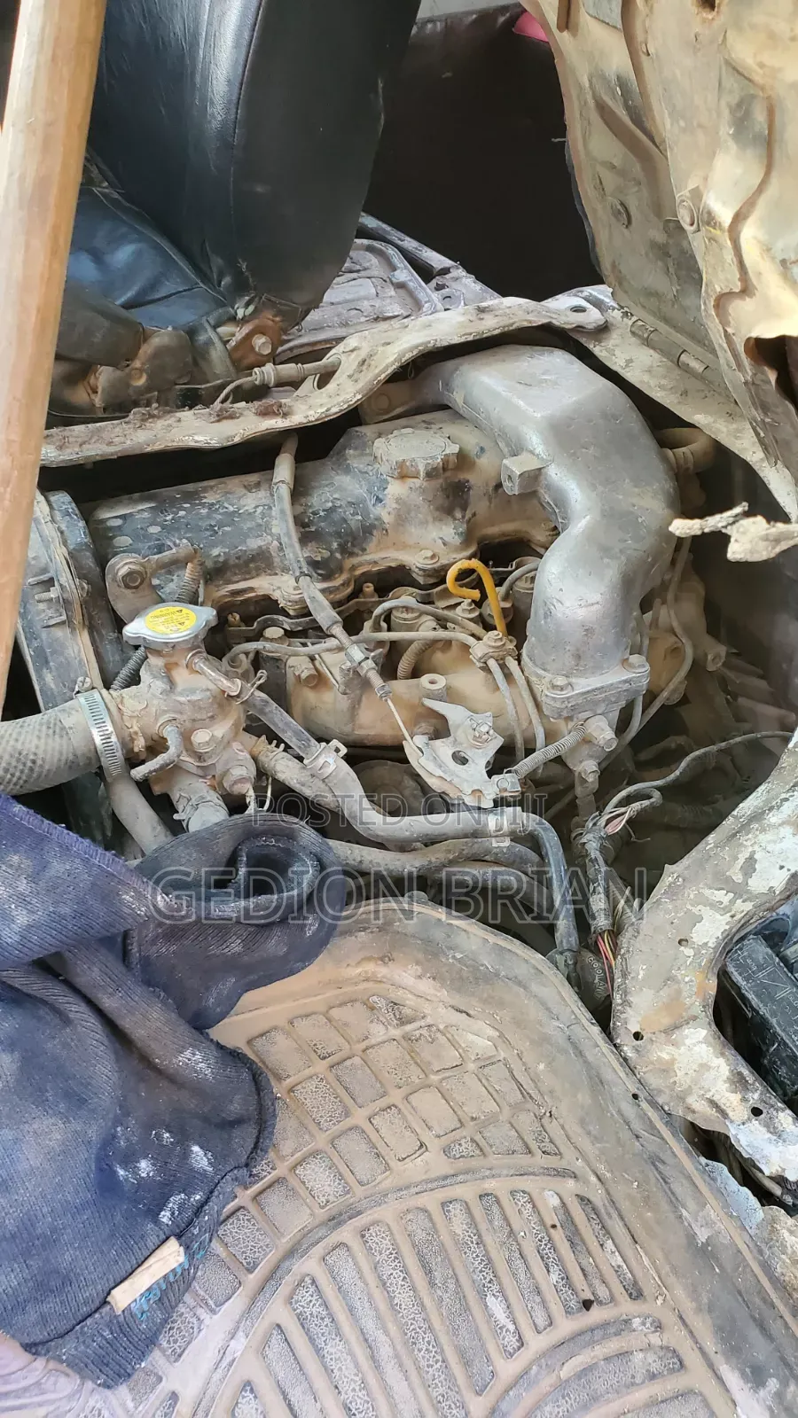 Toyota HiAce 1998 Yellow