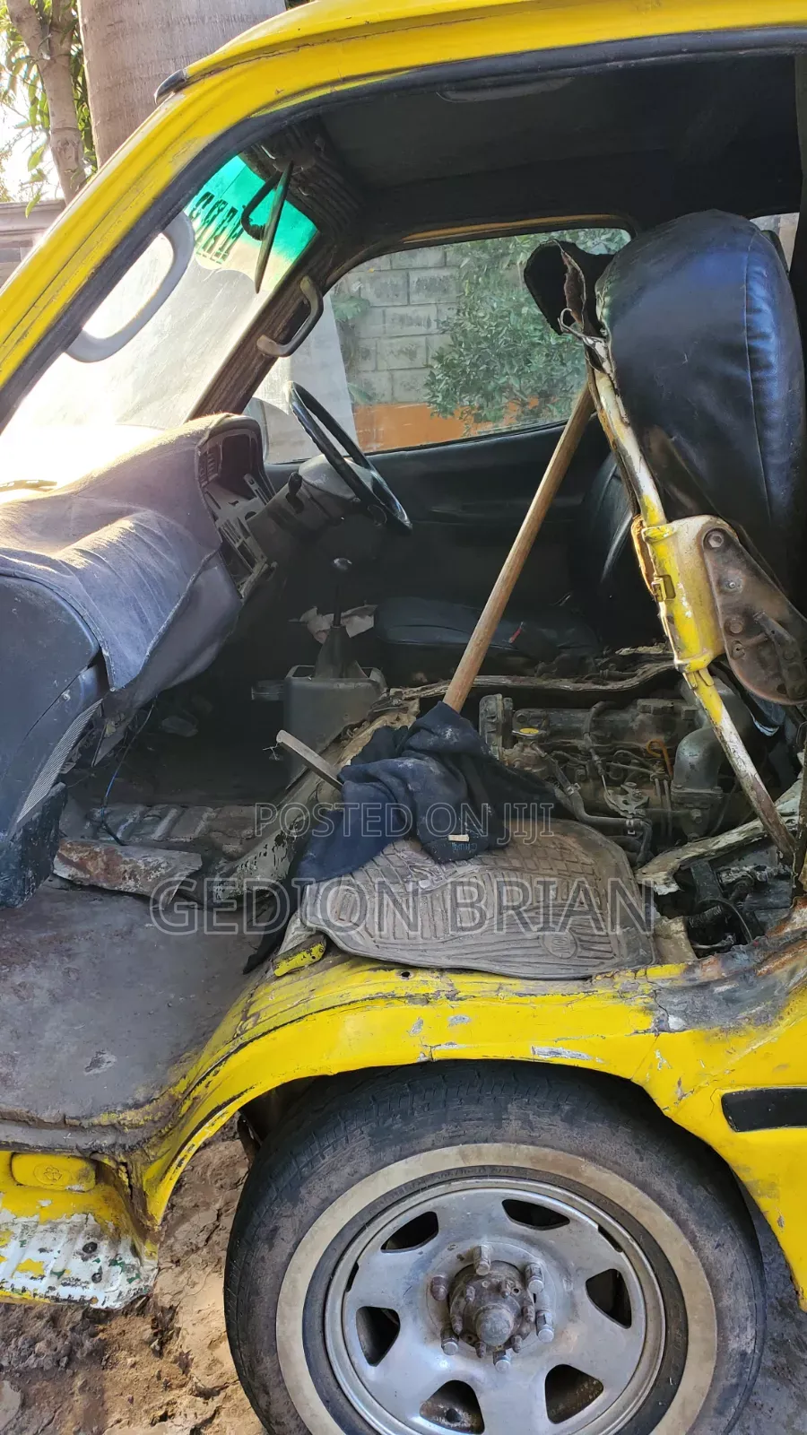 Toyota HiAce 1998 Yellow