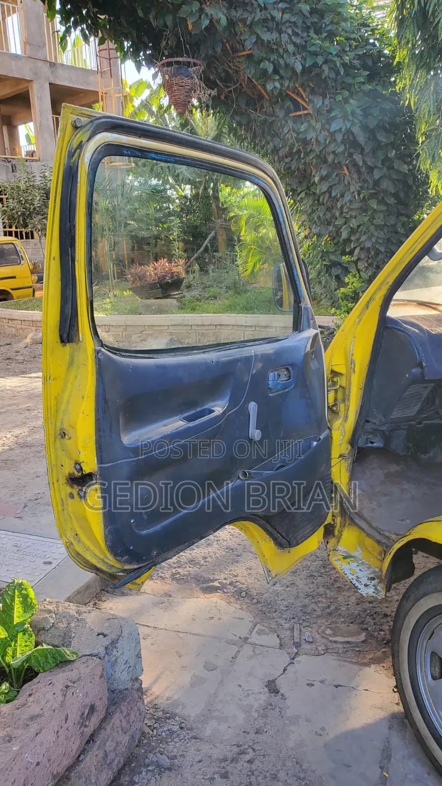 Toyota HiAce 1998 Yellow