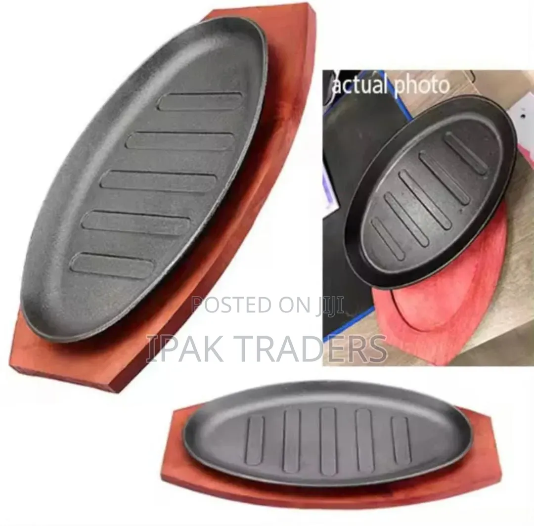 *Cast Iron Hot Sizzling Plate on Wooden Tray
