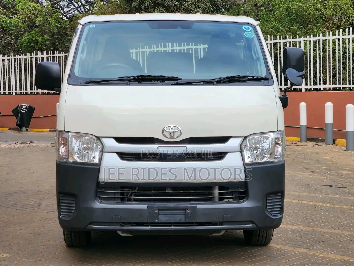 Toyota HiAce 2019 White