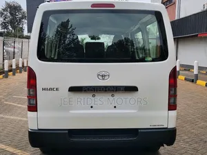 Toyota HiAce 2019 White