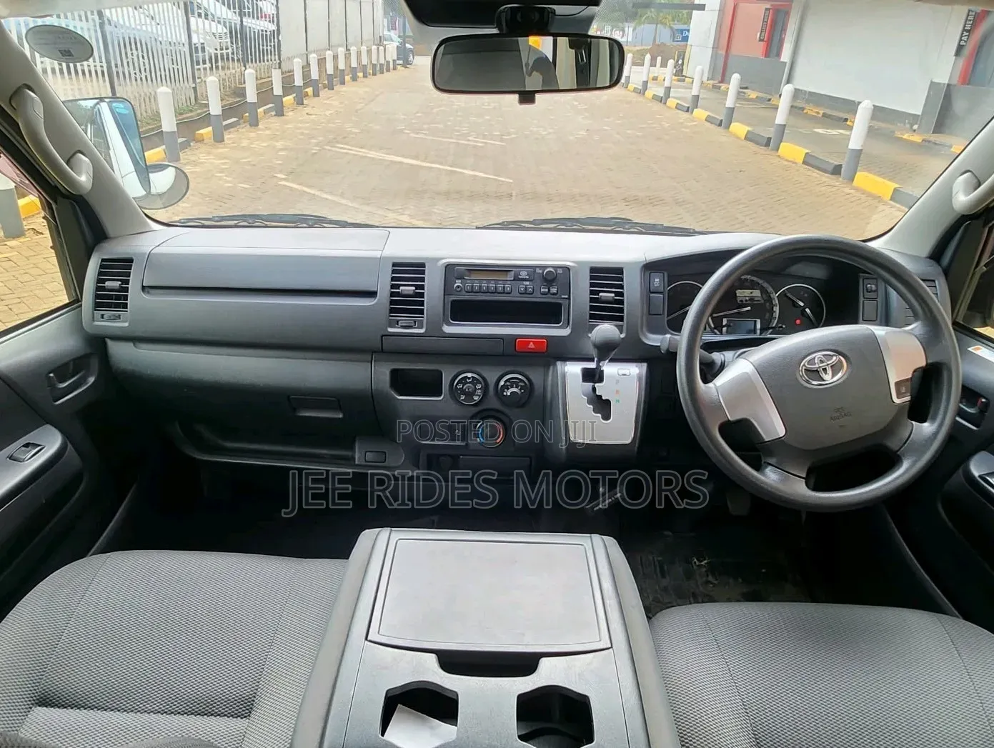 Toyota HiAce 2019 White