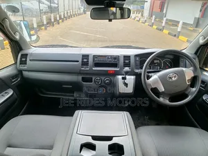 Toyota HiAce 2019 White
