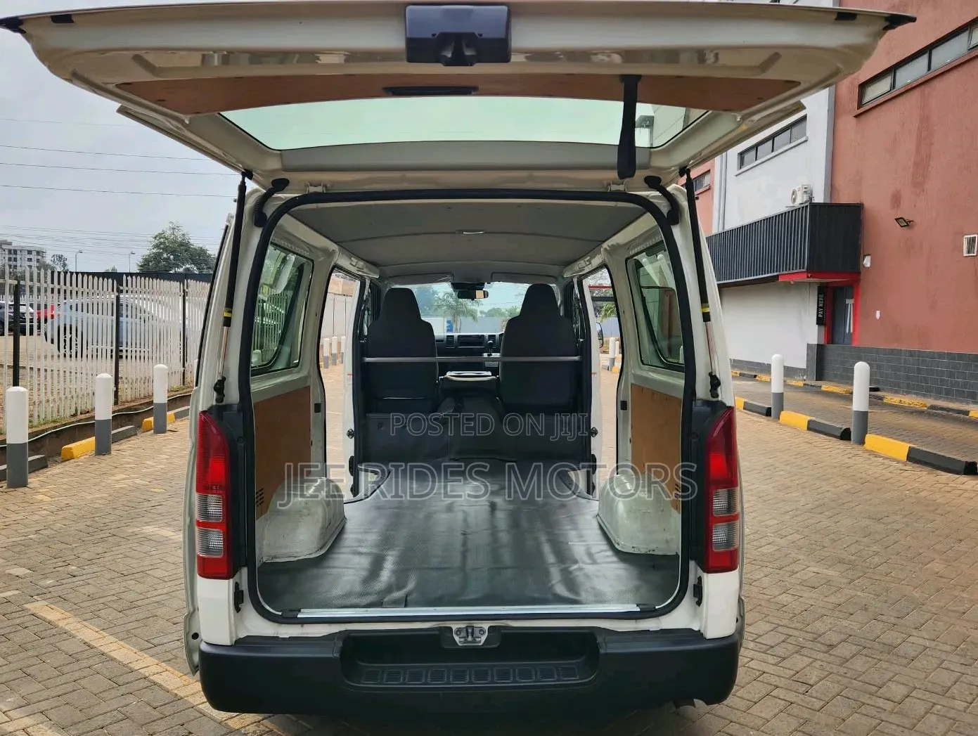 Toyota HiAce 2019 White