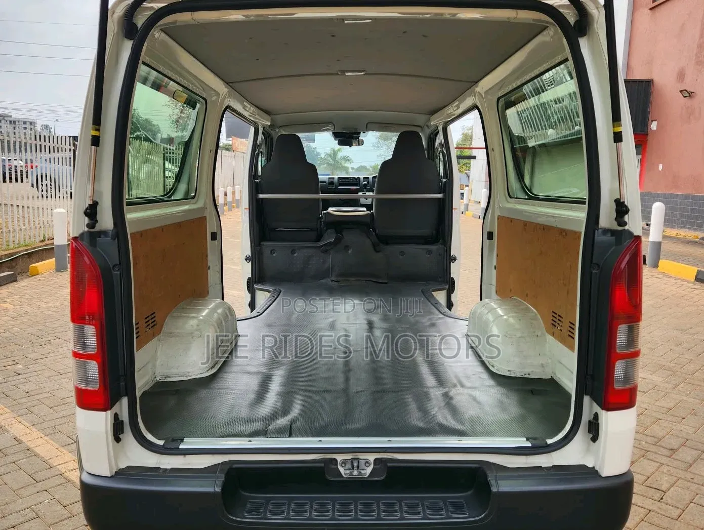 Toyota HiAce 2019 White