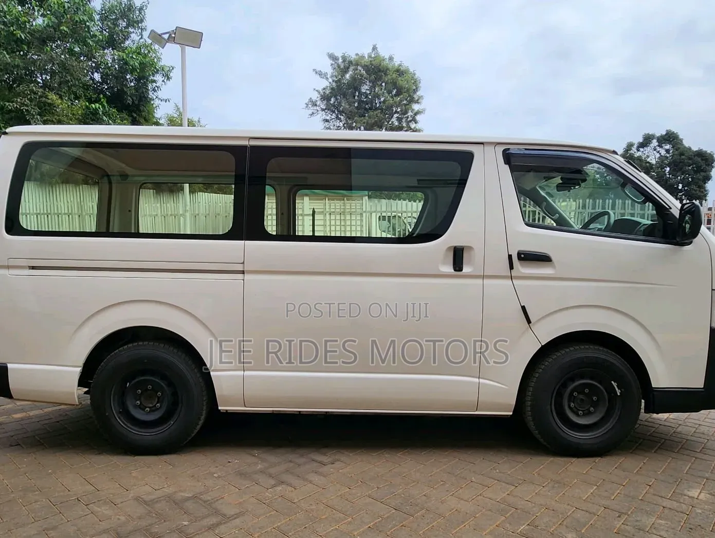 Toyota HiAce 2019 White
