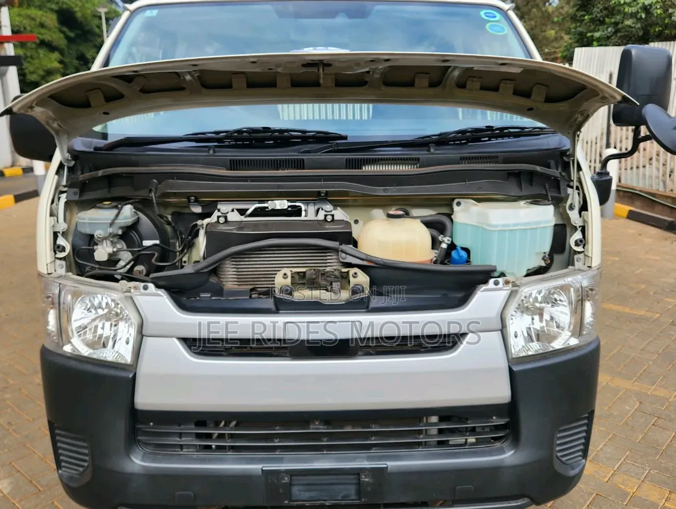 Toyota HiAce 2019 White