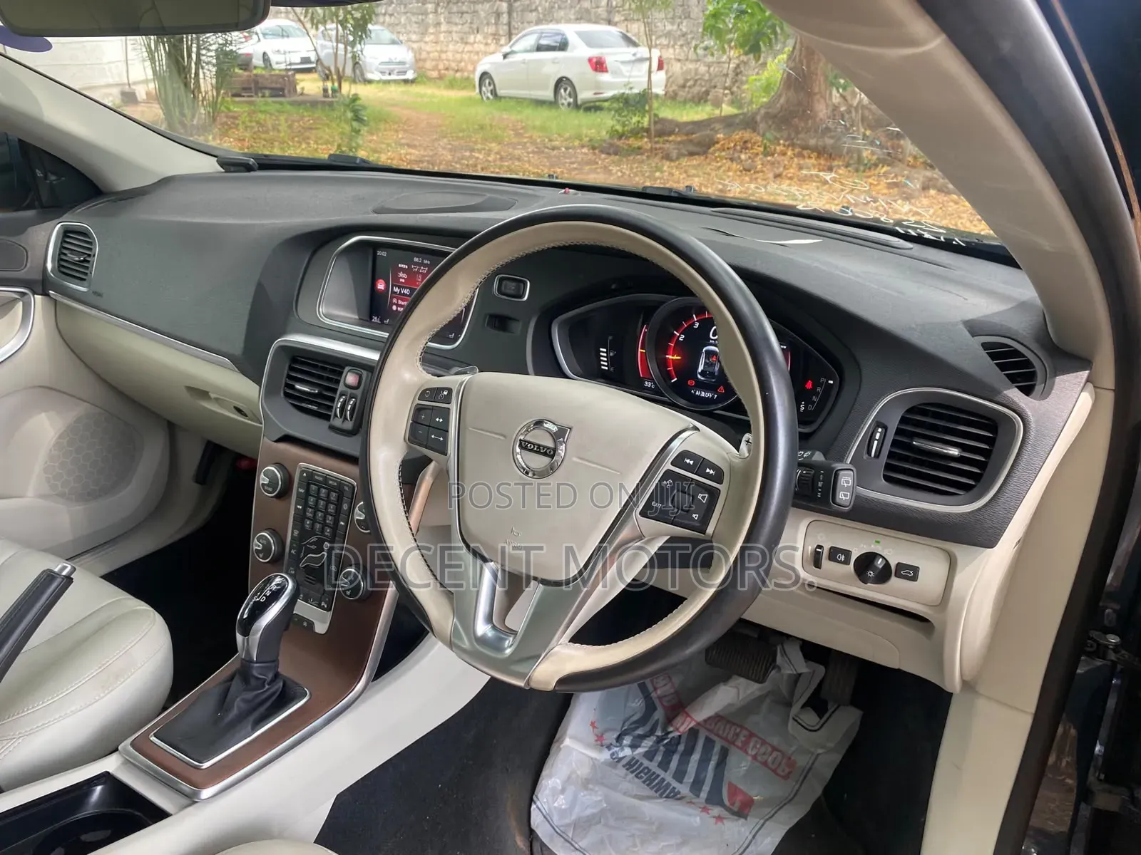 Volvo V40 2019 Gray
