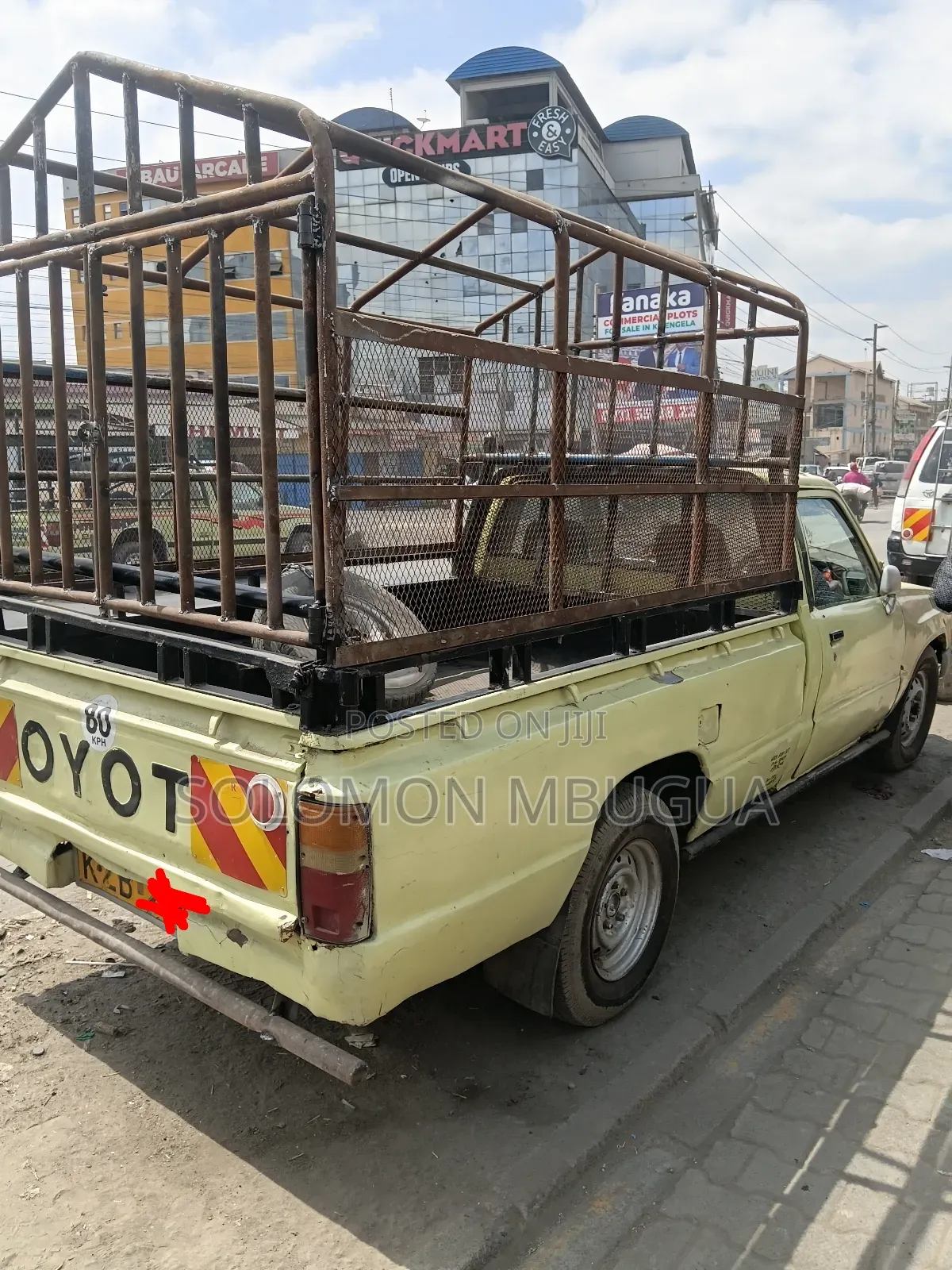 Toyota Hilux 1989 Yellow