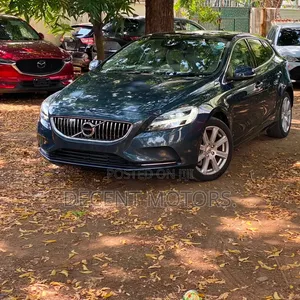 Volvo V40 2019 Gray