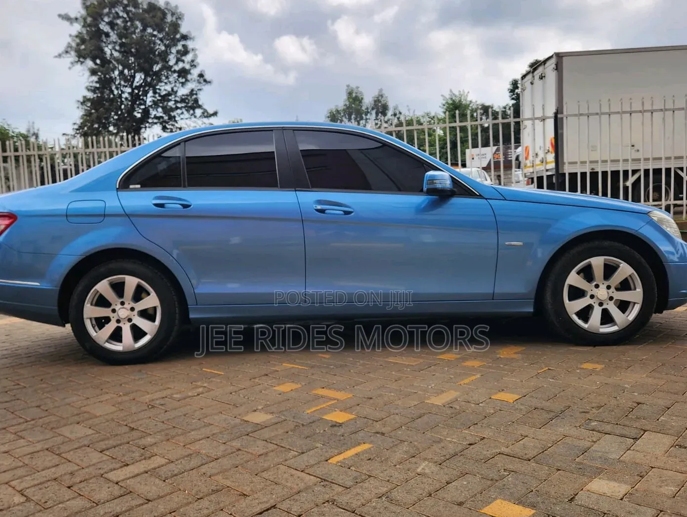 Mercedes-Benz C200 2010 Blue