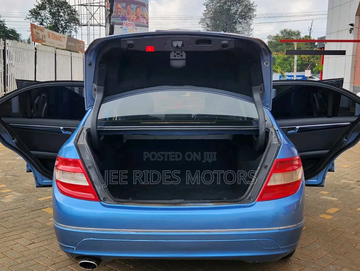 Mercedes-Benz C200 2010 Blue