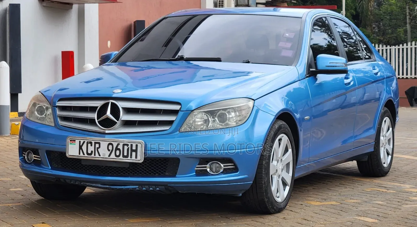 Mercedes-Benz C200 2010 Blue