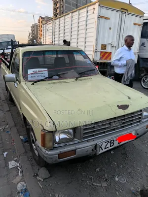 Toyota Hilux 1989 Yellow