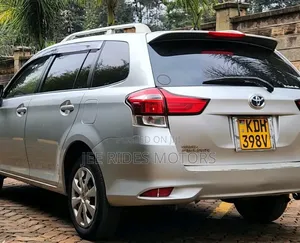 Toyota Corolla Fielder 2017 Silver