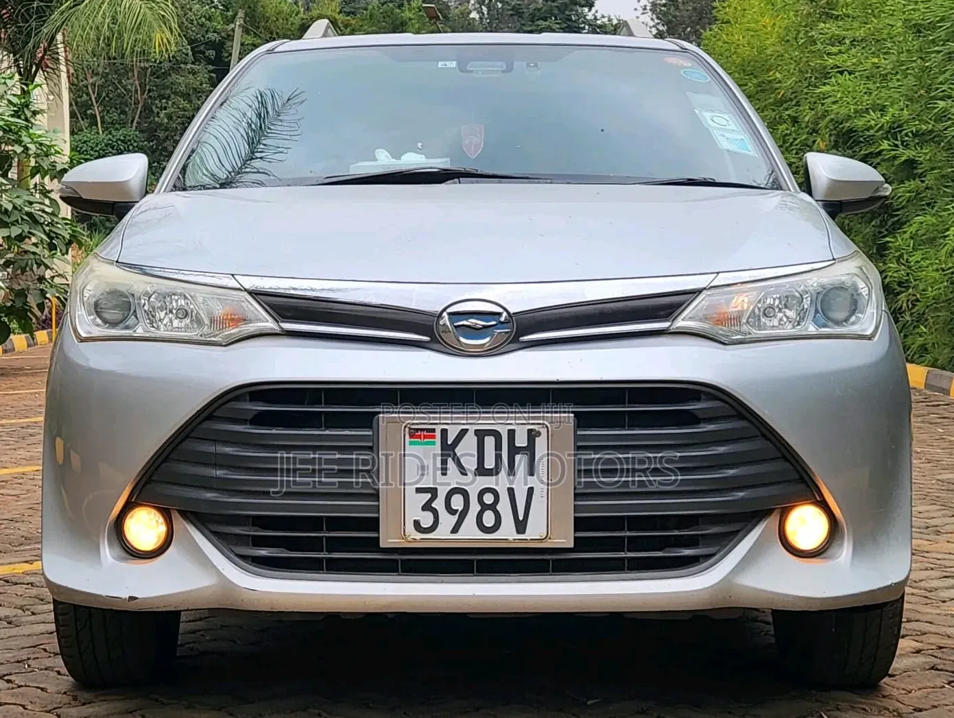 Toyota Corolla Fielder 2017 Silver