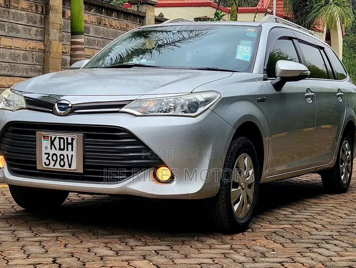 Toyota Corolla Fielder 2017 Silver