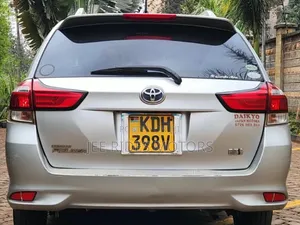 Toyota Corolla Fielder 2017 Silver