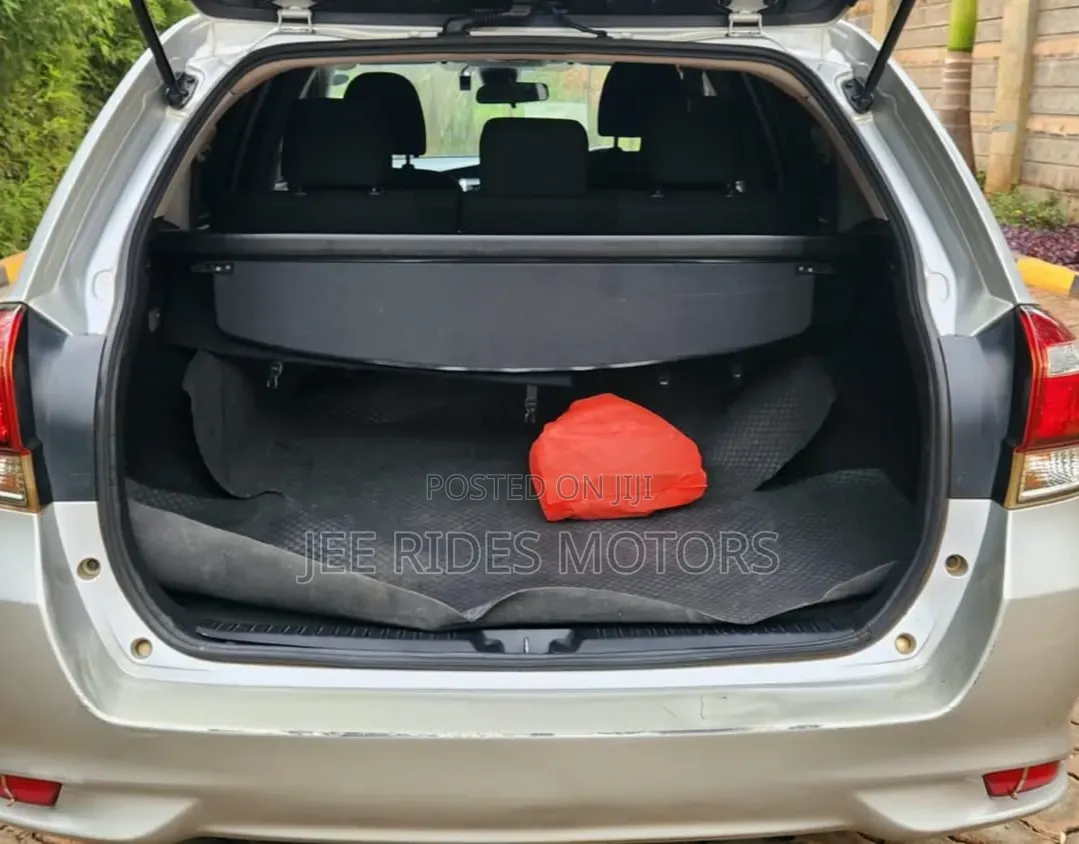 Toyota Corolla Fielder 2017 Silver