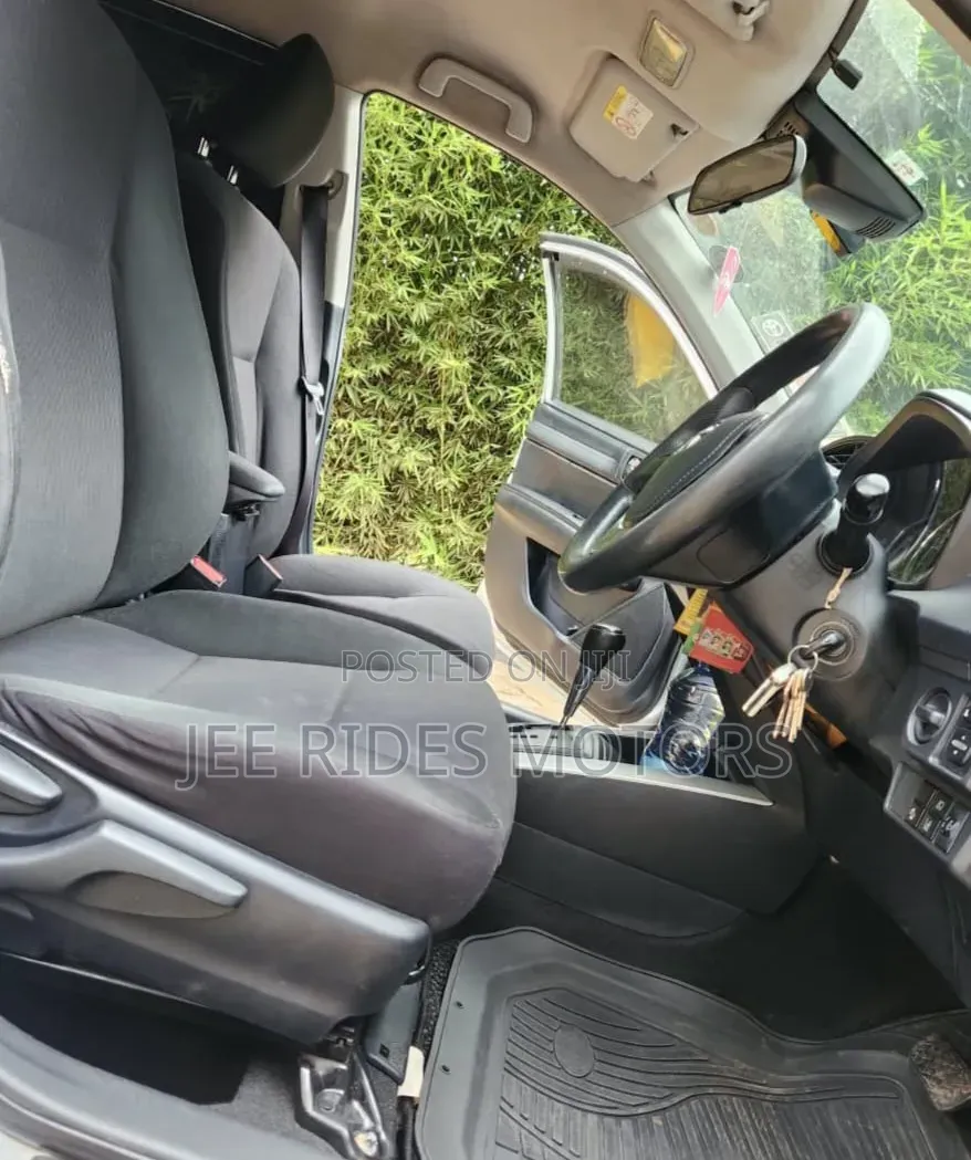 Toyota Corolla Fielder 2017 Silver