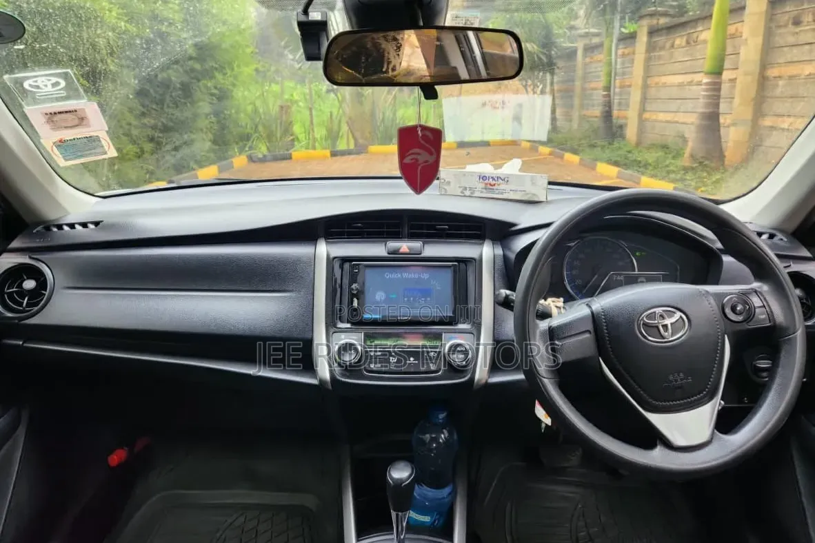 Toyota Corolla Fielder 2017 Silver