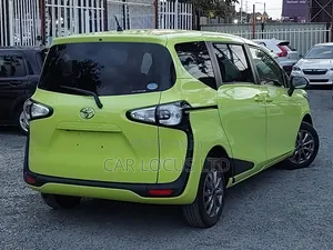 Toyota Sienta 2018 Green