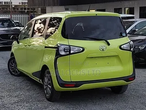 Toyota Sienta 2018 Green