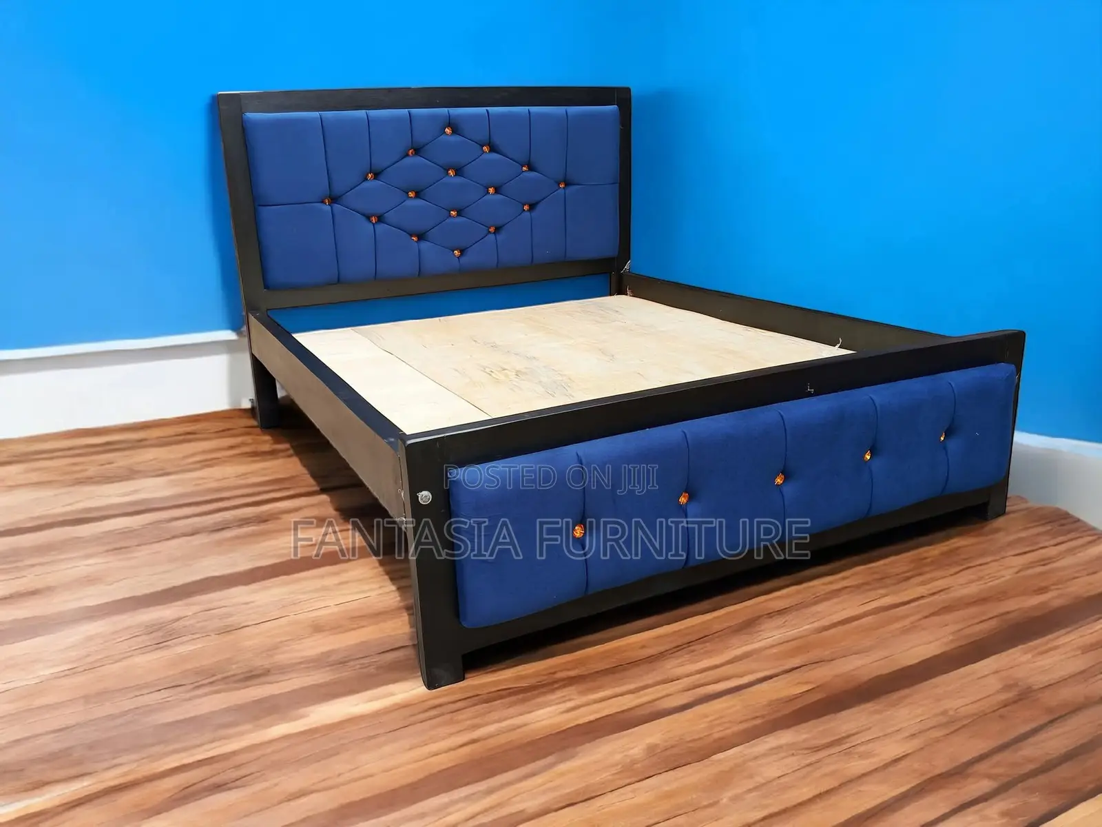 5x6 Blue Diamond-Tufted Mocket Bed