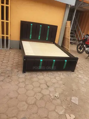 5x6 Black Ribbed Mocket Bed With Green Accents