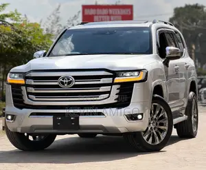 Toyota Land Cruiser LC300 2022 White