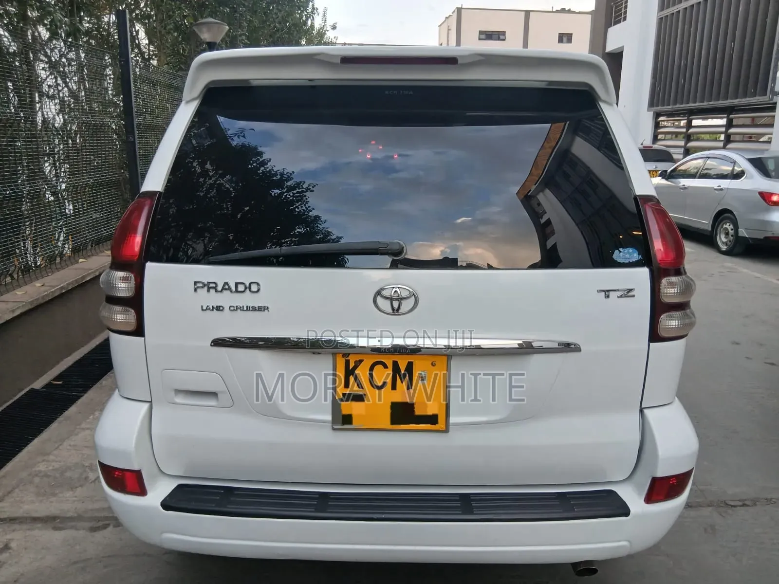 Toyota Land Cruiser 2007 White