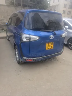 Toyota Sienta 2017 Blue