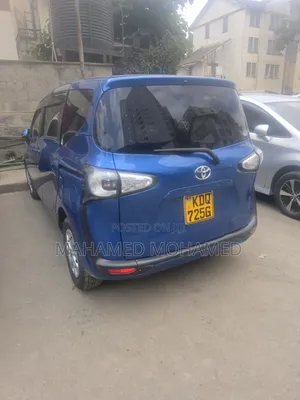 Toyota Sienta 2017 Blue