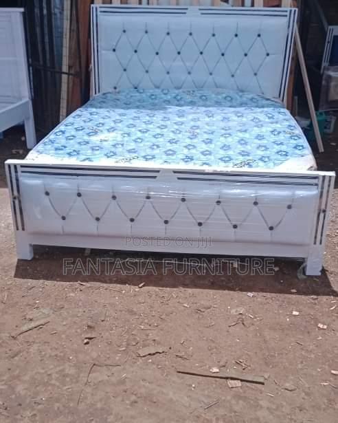 5x6 White Trendy Tufted Mocket Bed: Offer!!