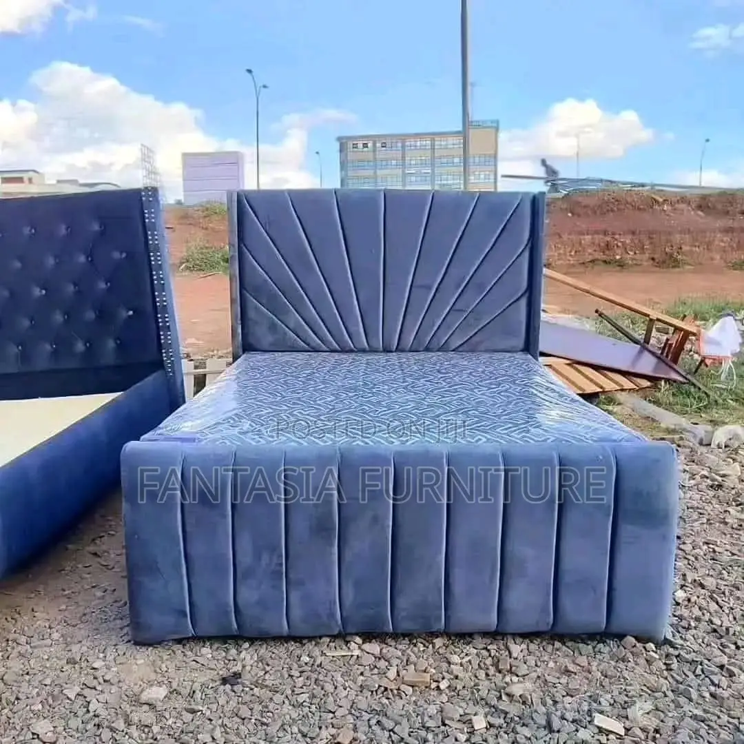 5x6 Executive Blue Sunburst Chester Bed