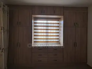 Timeless Interiors With Elegant Horizontal Office Blinds