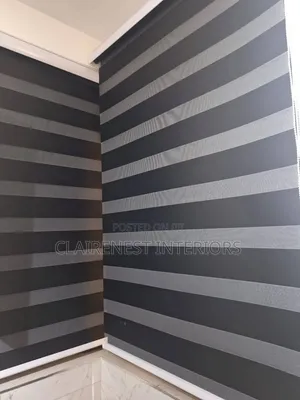 Make Tall Windows Look Spectacular With Horizontal Blinds
