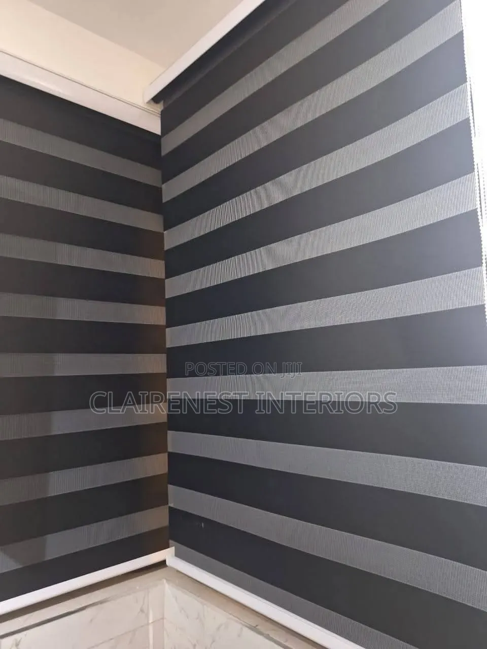 Make Tall Windows Look Spectacular With Horizontal Blinds