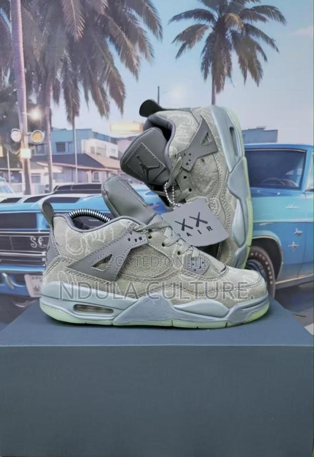 Jordan 4 Kaws - thumbnail 4