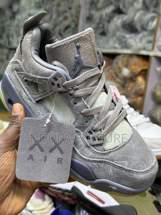 Jordan 4 Kaws