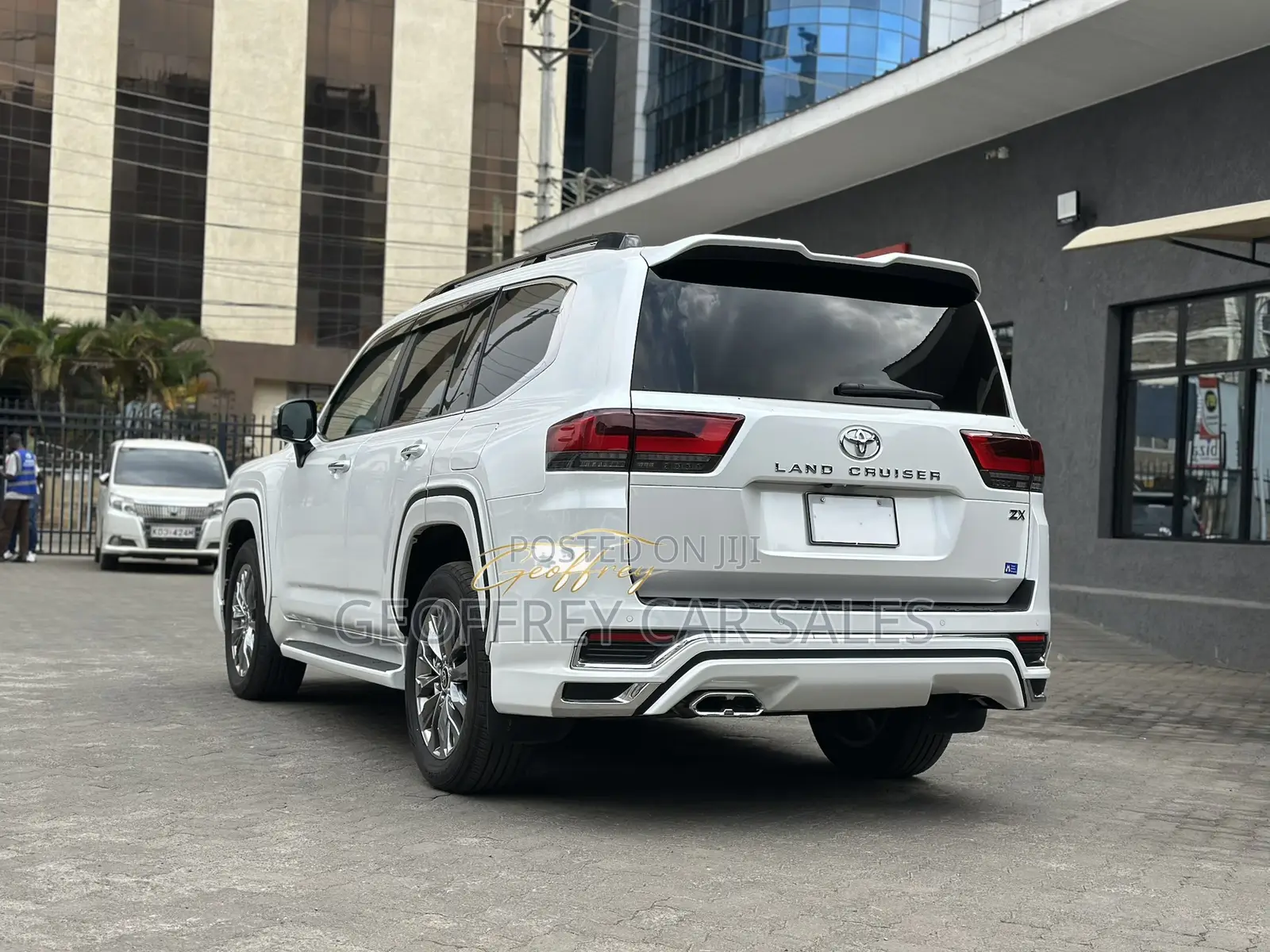 Toyota Land Cruiser LC300 2023 White