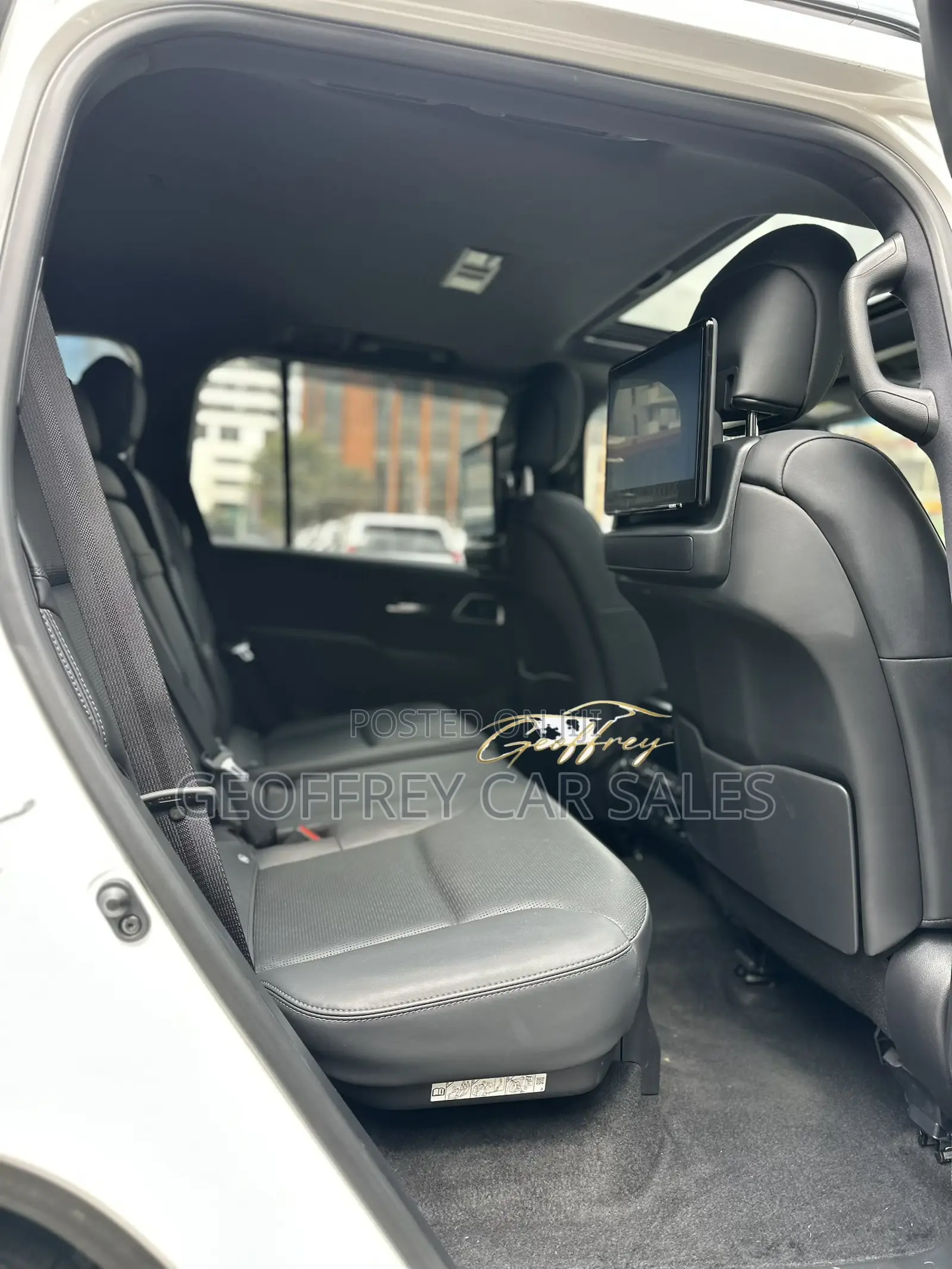 Toyota Land Cruiser LC300 2023 White
