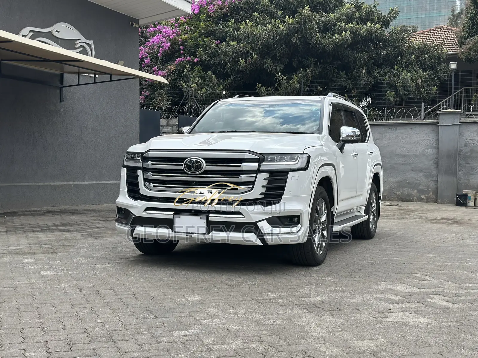 Toyota Land Cruiser LC300 2023 White