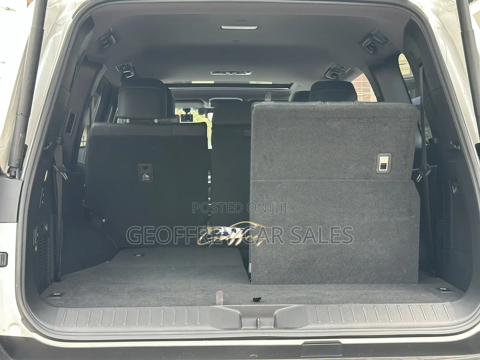Toyota Land Cruiser LC300 2023 White