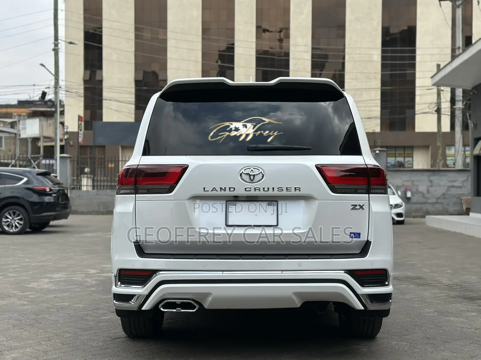 Toyota Land Cruiser LC300 2023 White