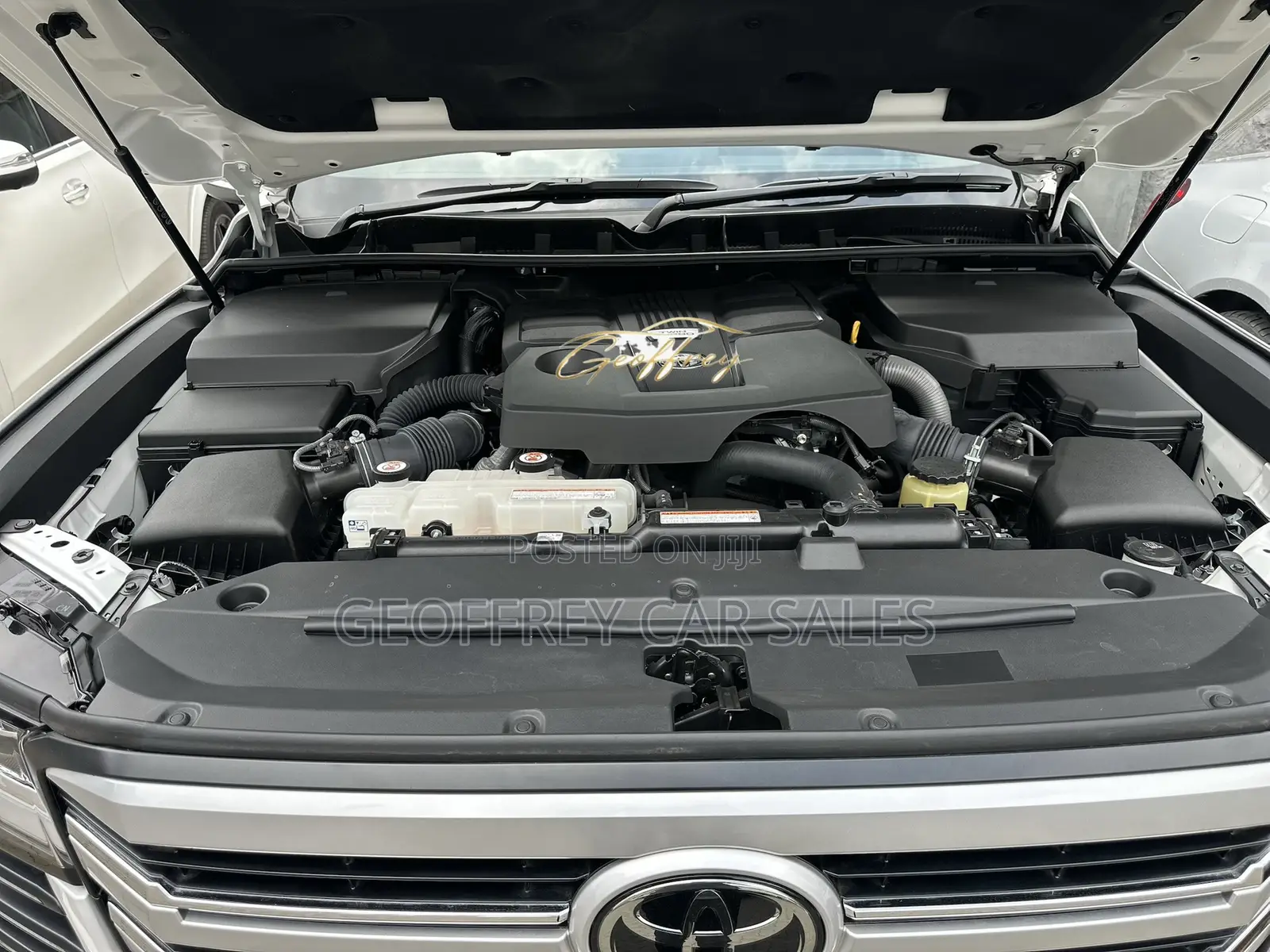 Toyota Land Cruiser LC300 2023 White