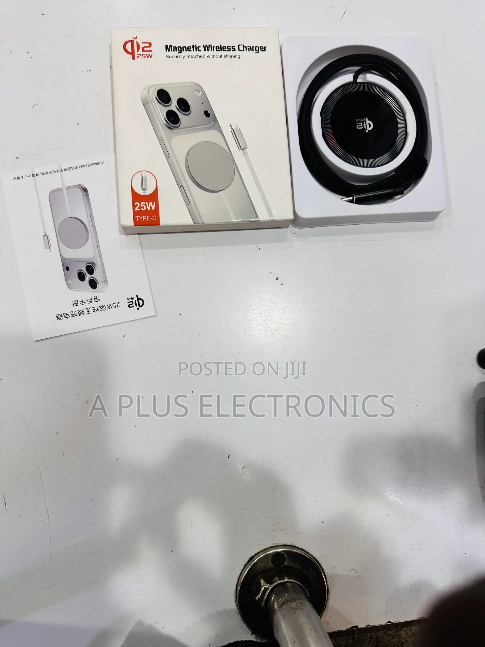 Q12 Wireless Phone Fast Charger Compact Portable Wireless Charger