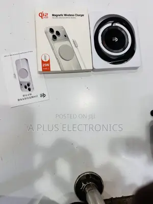 Q12 Wireless Phone Fast Charger Compact Portable Wireless Charger